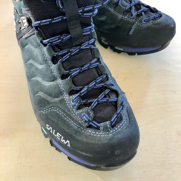 Salewa wm’s Mountain Trainer hiking boots - Picture 2 of 13